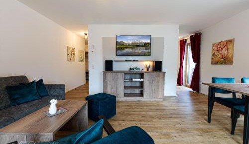 Apartment with Mountain View