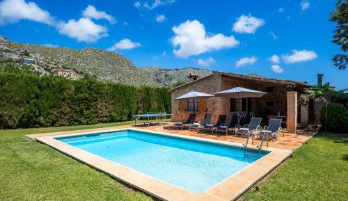 Villa with Garden View