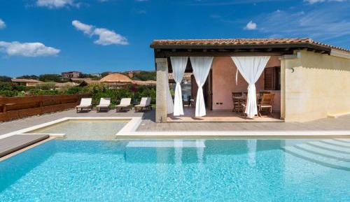 Villa with Garden View
