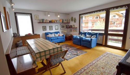 Two-Bedroom Apartment with Mountain View