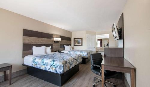 Queen Room with Two Queen Beds - Non-Smoking
