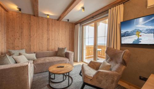 Apartment with Mountain View