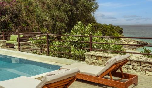 Two-Bedroom Pool Suite Sea view