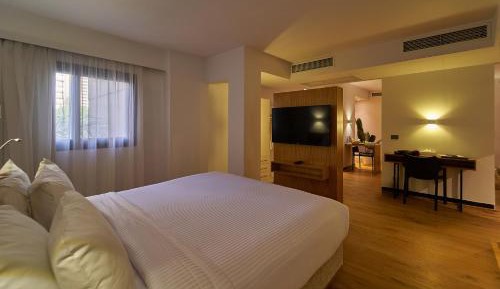 Superior King Suite