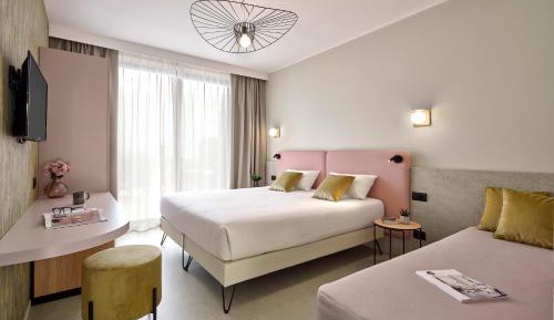 Lifestyle Double Room with Balcony and Lake View