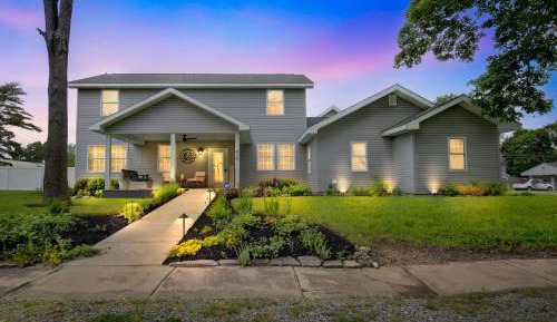 Four-Bedroom Holiday Home