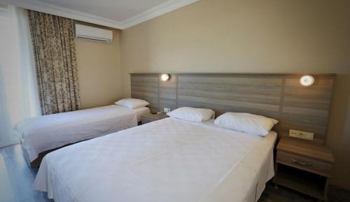 Standard Triple Room with Sea View