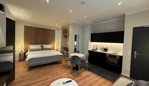 Deluxe King Suite