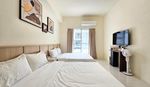Quadruple Room with Private Bathroom