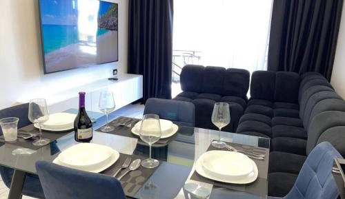 One-Bedroom Apartment with Garden View