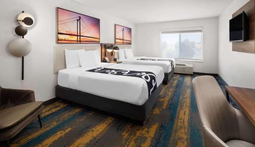 Deluxe Queen Room with Two Queen Beds
