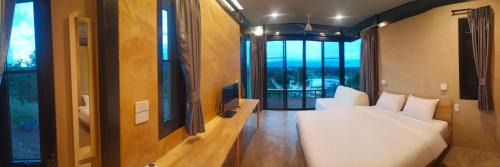 King Room with Mountain View