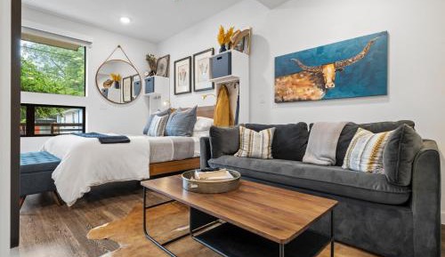 Studio Apartment with Balcony
