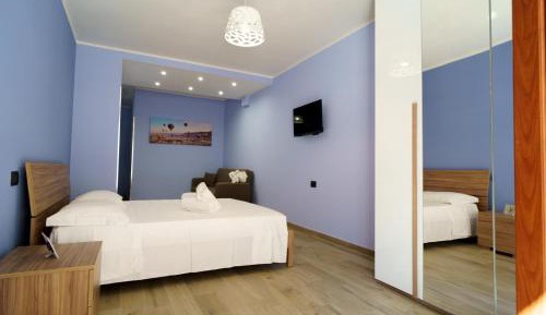 Deluxe Room (2 Adults + 1 Child)
