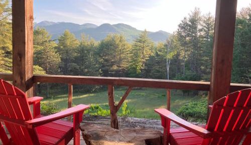 Apartment with Mountain View