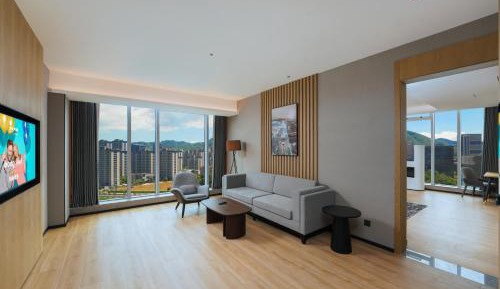 Premier Suite with View