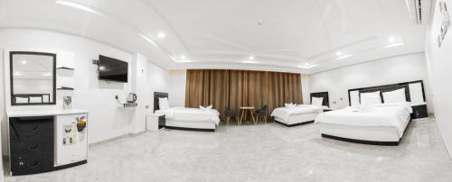 Triple Room with City View