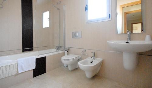 Two Bedroom Deluxe Sea View Apartment