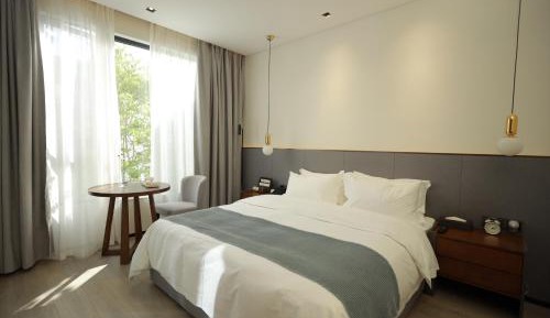 Queen Room with Garden View