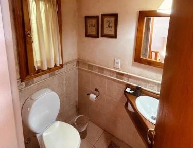 One-Bedroom Bungalow with Lake View