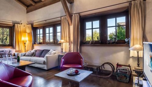 Chalet (12 Adults)