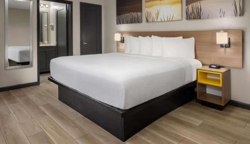 Deluxe King Room