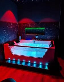 Studio with Spa Bath