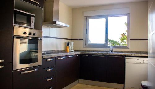 Three Bedroom Deluxe Sea View Apartment
