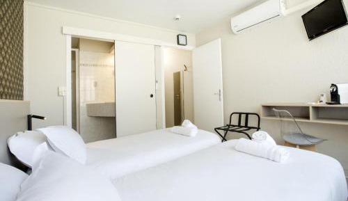 Twin Room with Shower