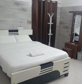 Deluxe Double Room (2 Adults + 1 Child)