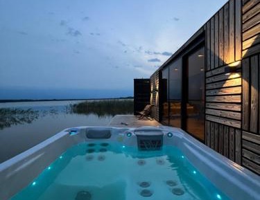 King Room with Spa Bath