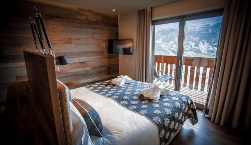 Three-Bedroom Suite with Mountain View