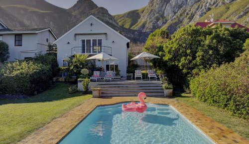 Apartment with Mountain View