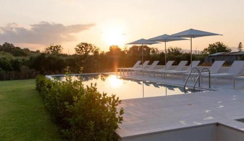 Apartment with Pool View 