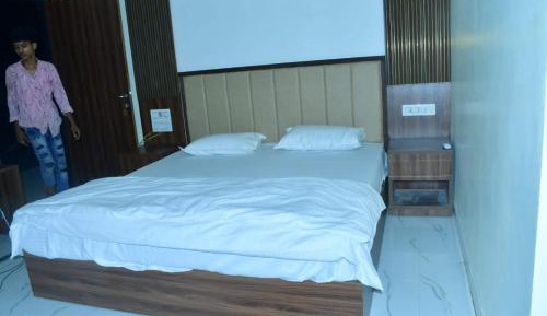 Deluxe Double Room (1 adult + 1 child)