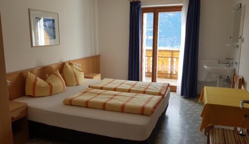 Single Room with Shared Shower and Toilet