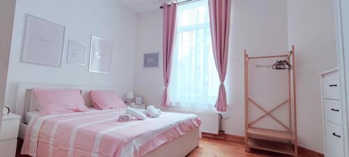 One-Bedroom Apartment with City View