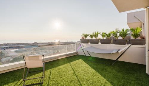 Apartment with Sea View and Balcony