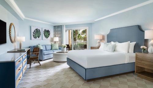 Courtyard View Studio Suite with King Bed