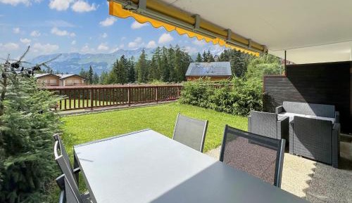 Apartment with Mountain View
