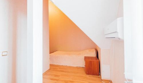 Single Room with Shared Bathroom