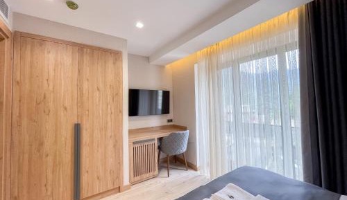 Suite with Hot Tub