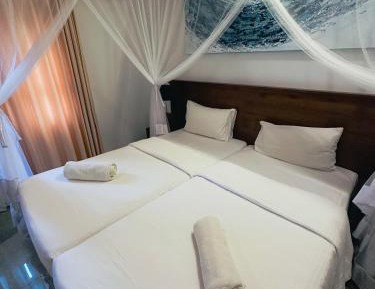 Apartment with Pool View (Free Airport Pickup for Stays over 21 Nights)