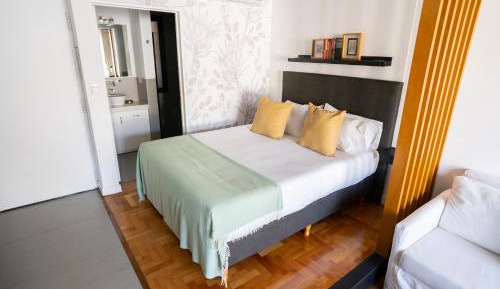 One-Bedroom Apartment with Pool View