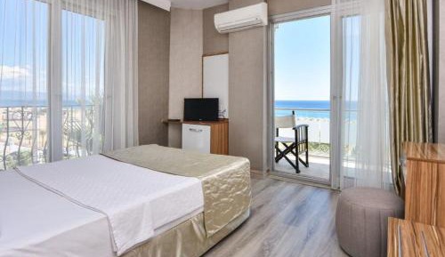 Double Room with Balcony and Sea View
