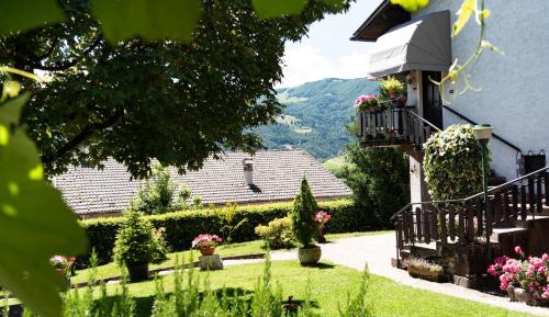 Apartment with Mountain View
