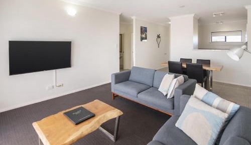 Two-Bedroom Apartment with Spa Bath
