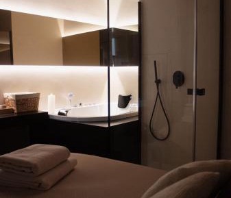 Deluxe Double Room with Bath