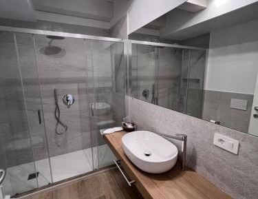 Deluxe One-Bedroom Apartment