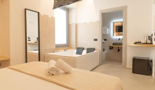 King Room with Spa Bath